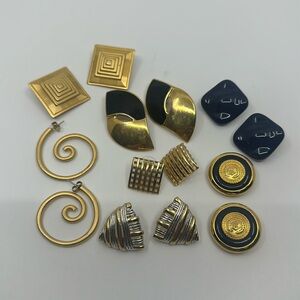 Bunch of goldtone earrings 7 Pair